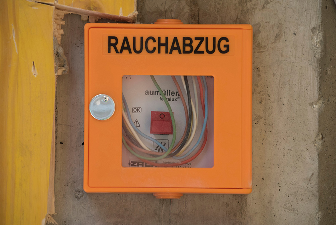 Rauchwärme­abzug bei Elektro-Installationen Matthias Apel in Erfurt